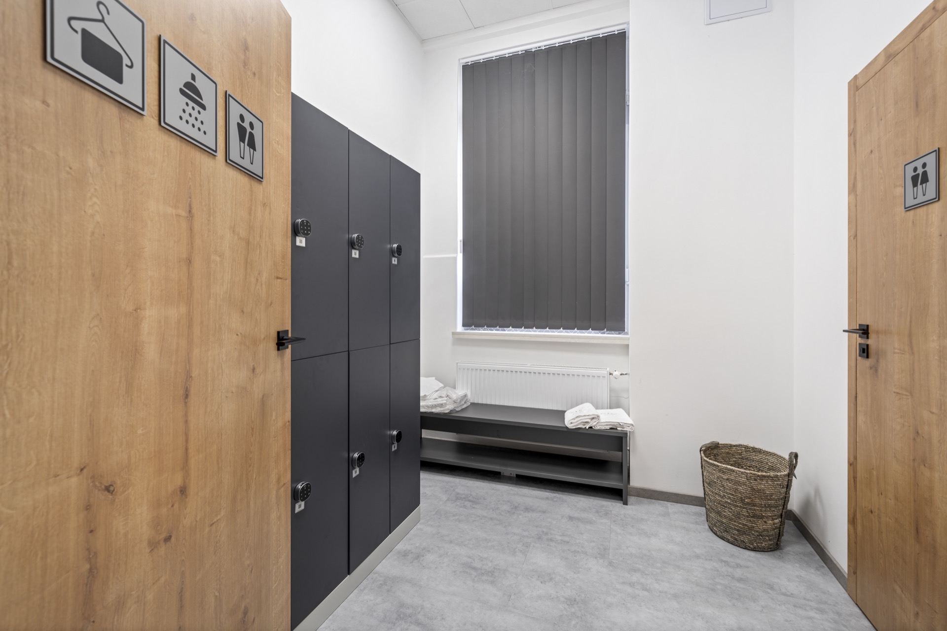 Šatny se skříňkami